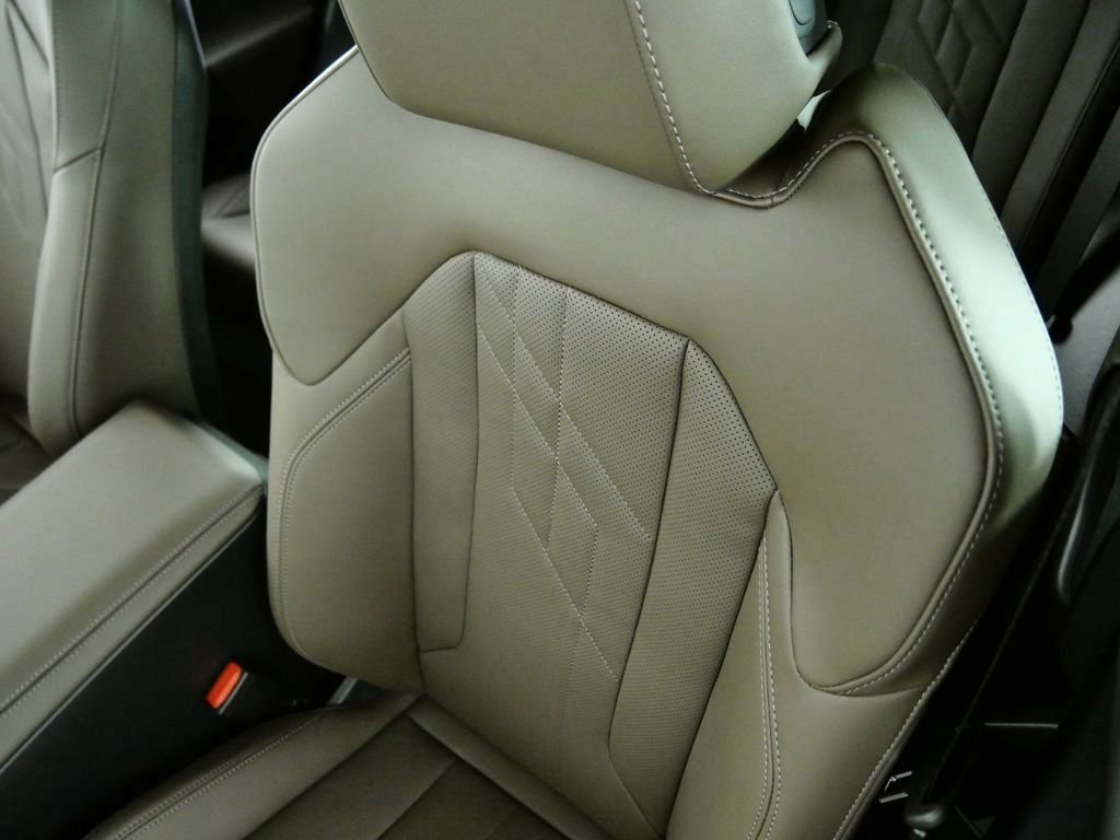 Used 2026 Alpine White BMW 30 xDrive image 30
