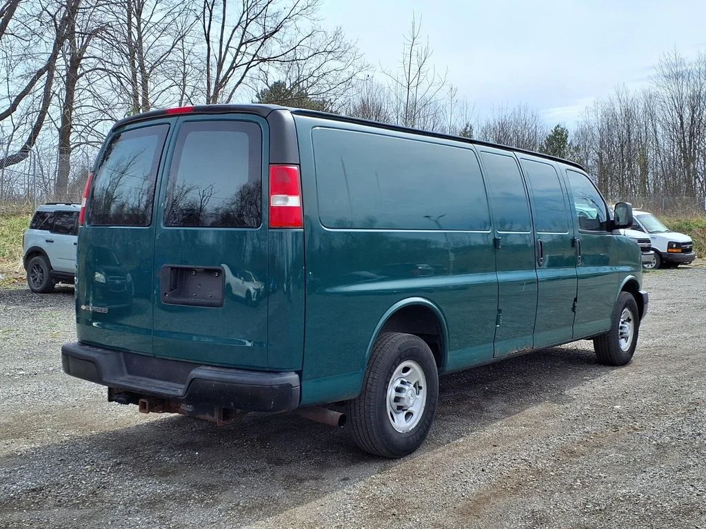 Used 2017 Green Chevrolet Work Van image 4