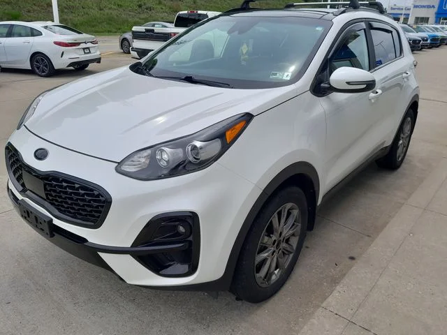 Used 2022 White Kia Nightfall image 5