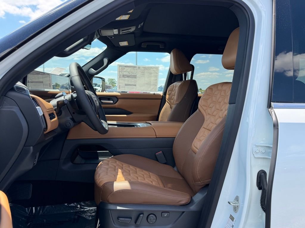 New 2026 Everest White TriCoat Nissan Platinum Reserve image 11