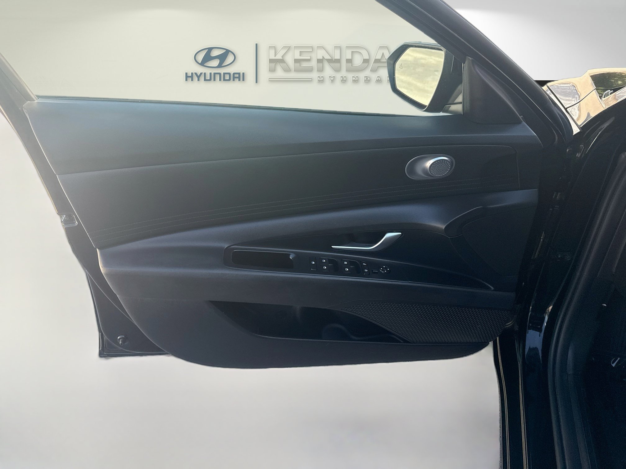 2025 Hyundai Elantra SE - Photo 17
