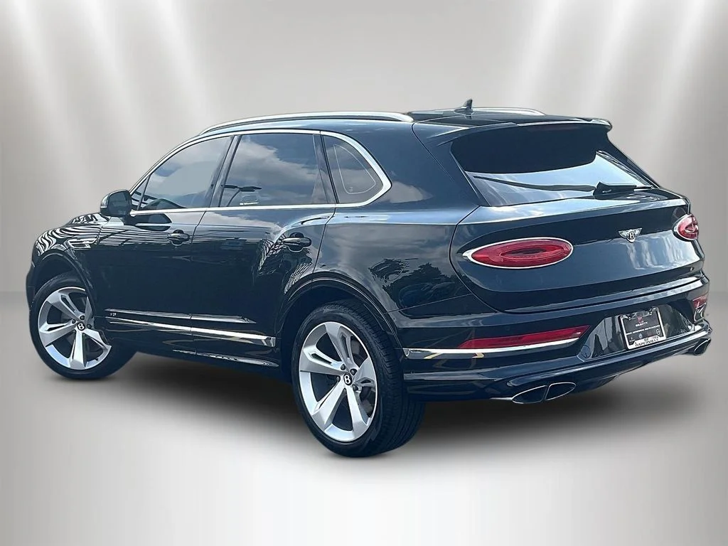Used 2021 Midnight Emerald Bentley V8 image 4
