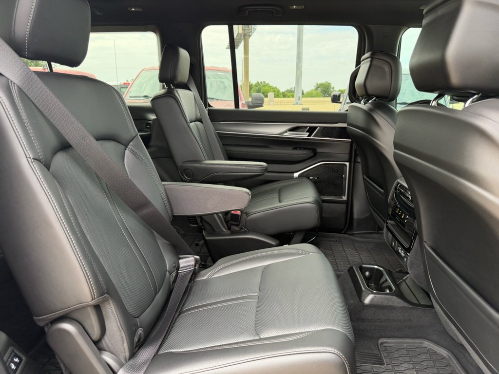 Used 2026 BLACK Jeep Upland image 28