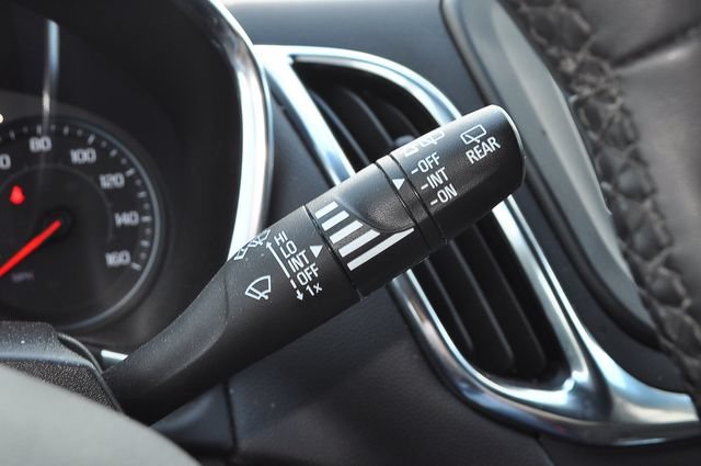 Used 2024 Summit White Chevrolet LT image 29