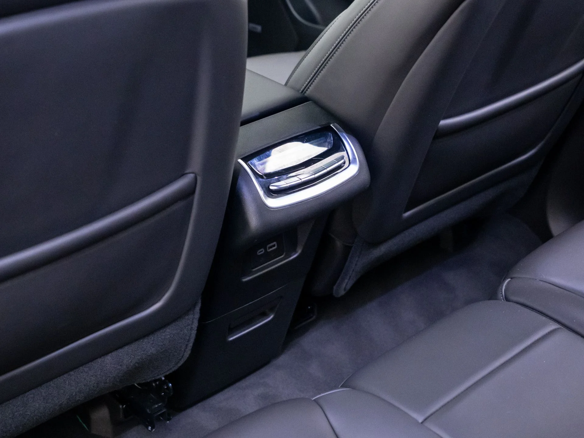 Used 2025 Black Cadillac Premium Luxury image 20