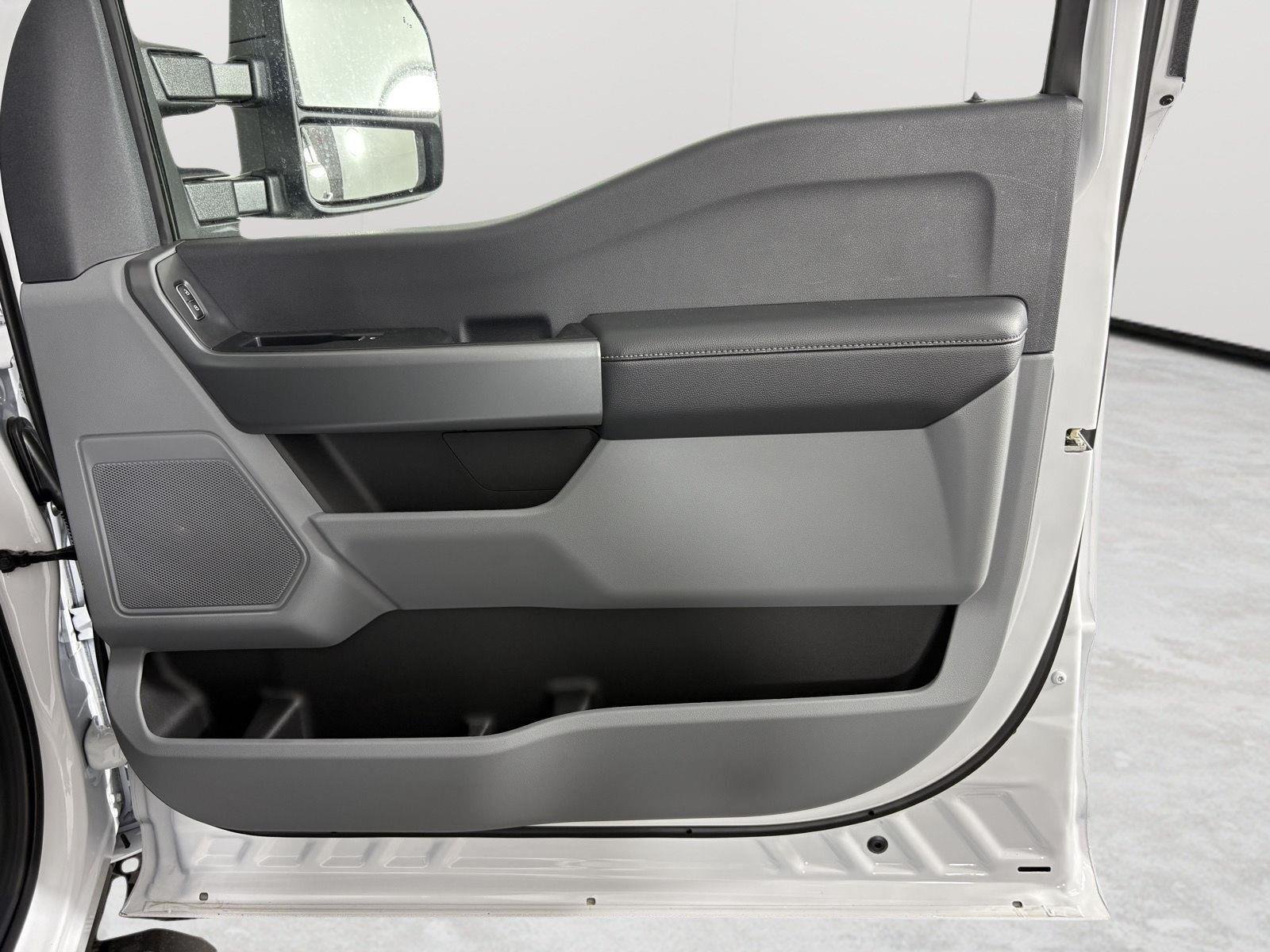 New 2026 Oxford White Ford F-350® XLT image 25