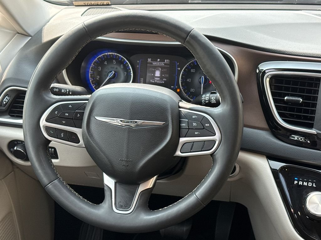 Used 2022 White Chrysler LX image 13