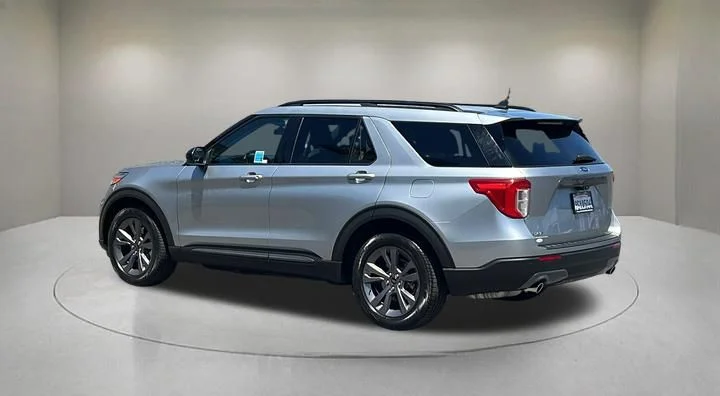 Certified Used 2023 Iconic Silver Metallic Ford XLT image 4
