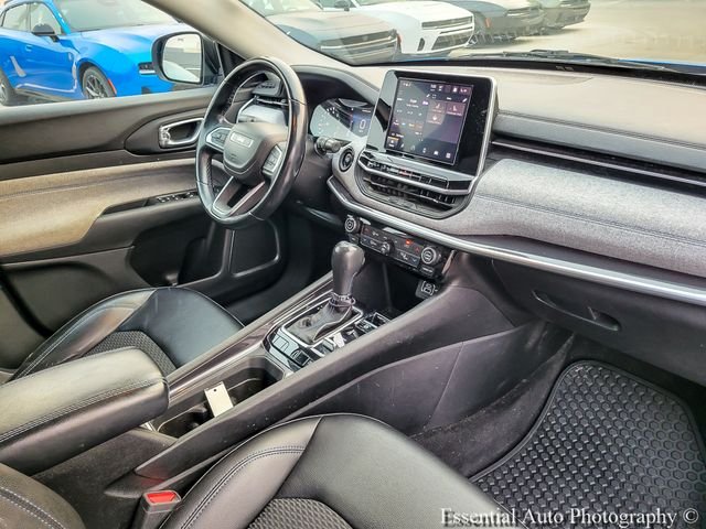 Used 2022 Blue Jeep Latitude image 27