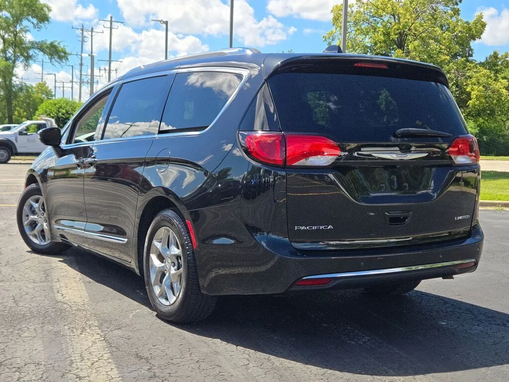 Used 2020 Black Chrysler Limited image 15