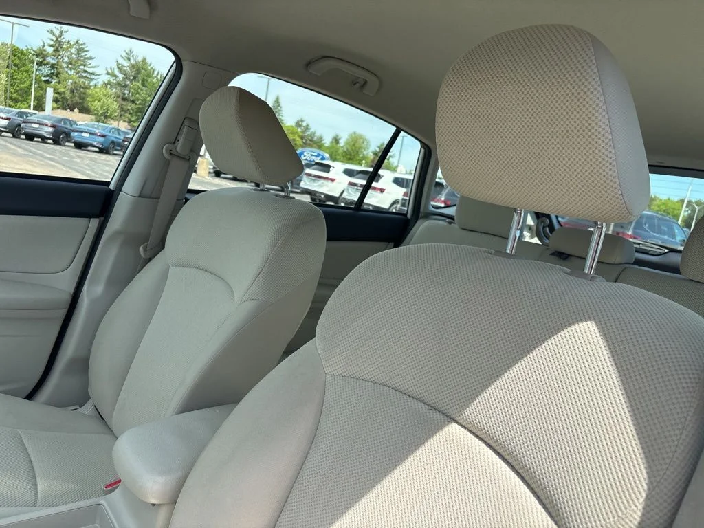Used 2014 Satin White Pearl Subaru 2.0i Premium image 13