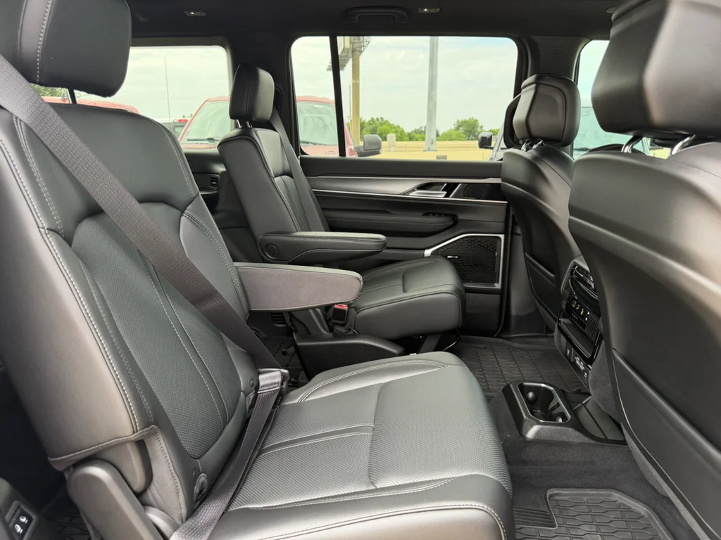 Used 2026 BLACK Jeep Upland image 28
