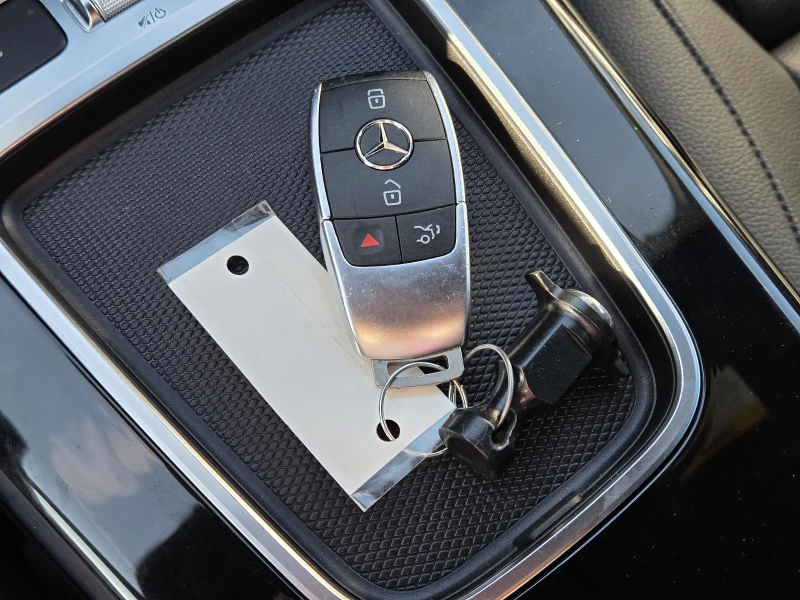 Used 2025 Mountain Grey Metallic Mercedes-Benz CLA 250 image 38