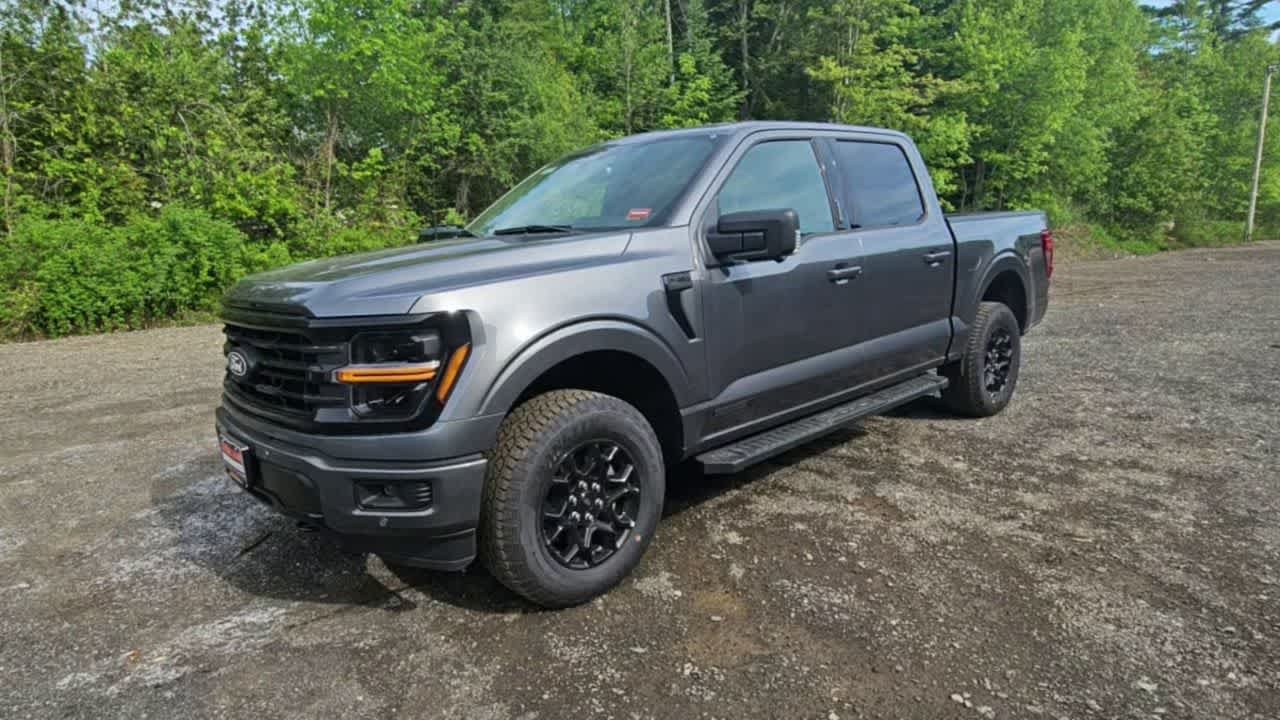 New 2026 Carbonized Gray Metallic Ford XLT image 4