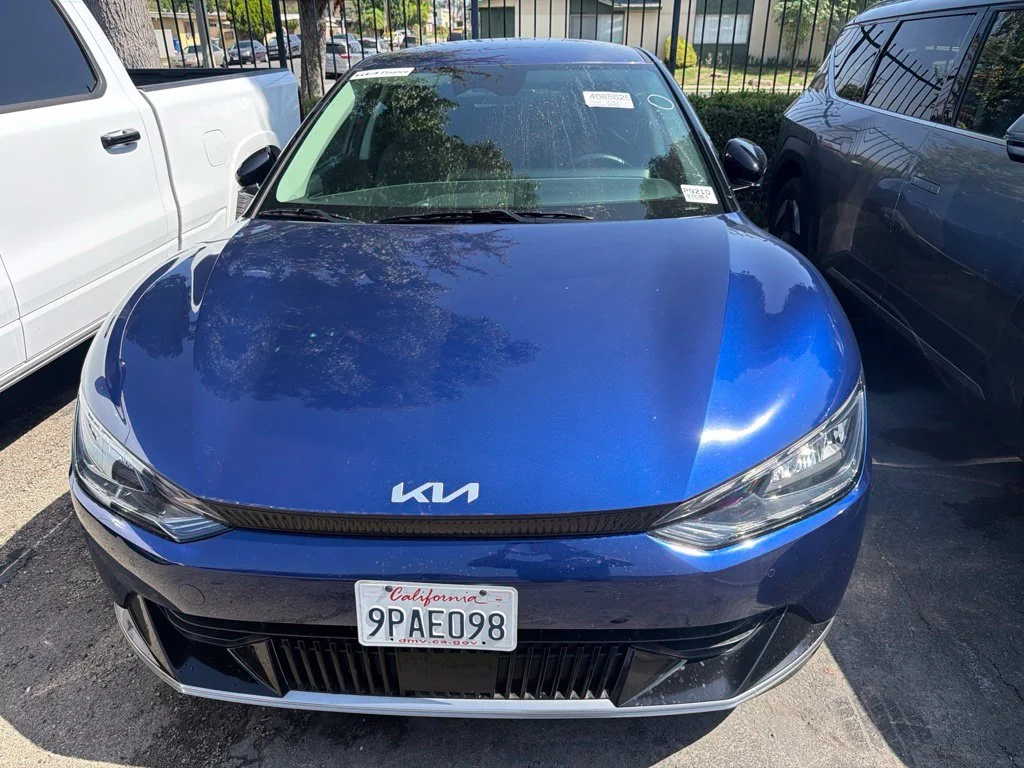 Used 2024 Blue Kia Wind image 1