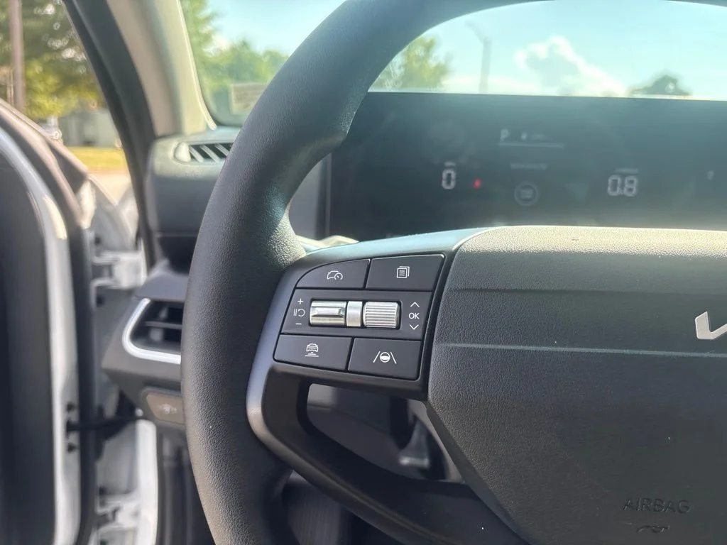 Used 2025 White Kia LX image 31