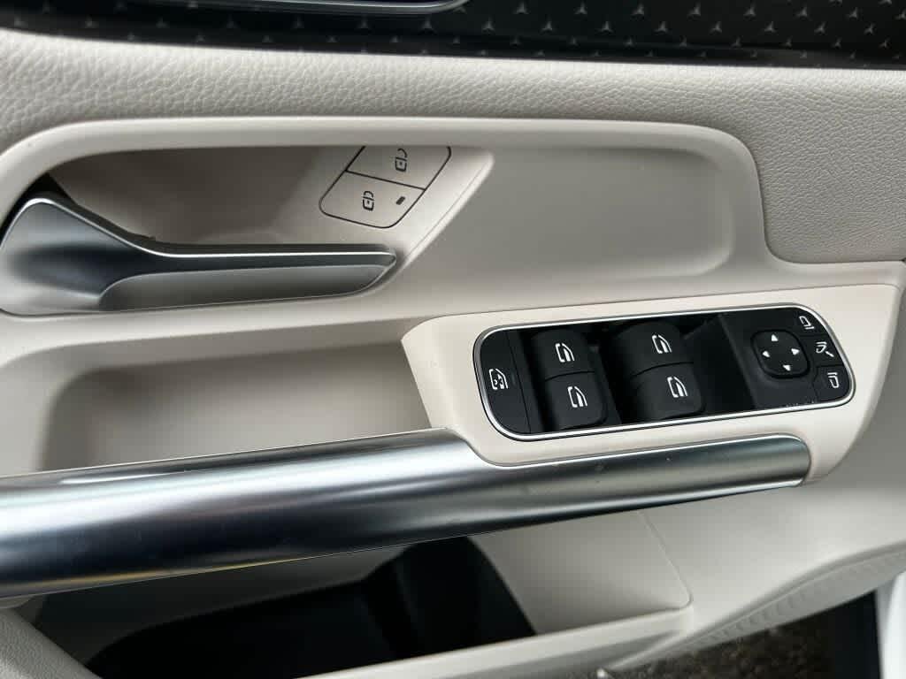 New 2026 Polar White Mercedes-Benz GLA 250 image 7
