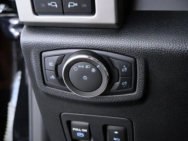 Used 2020 Black Ford Lariat image 24