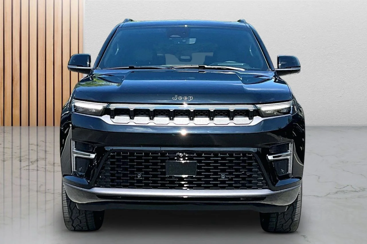New 2026 High Gloss Black Exterior Paint Jeep Limited Reserve image 3