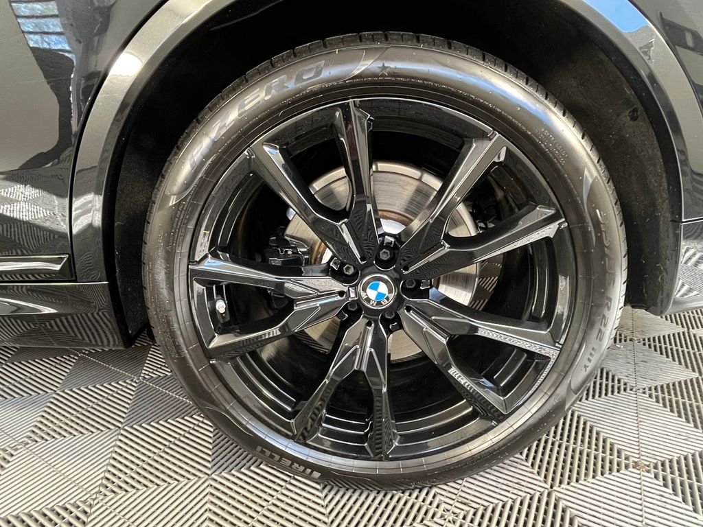Used 2025 Black BMW xDrive40i image 13