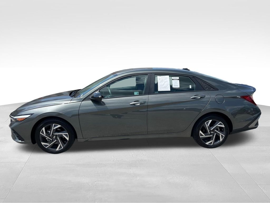 Used 2025 Gray Hyundai SEL Sport image 2