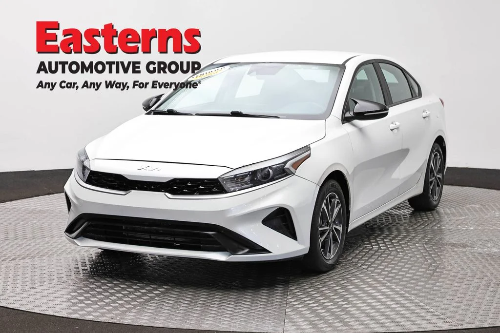 Used 2022 White Kia LXS image 1