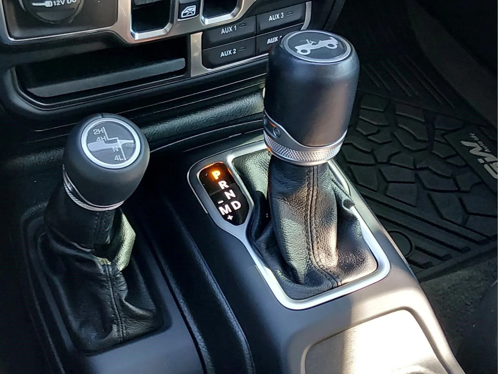 Used 2020 Bright White Clearcoat Jeep Sahara Altitude image 27