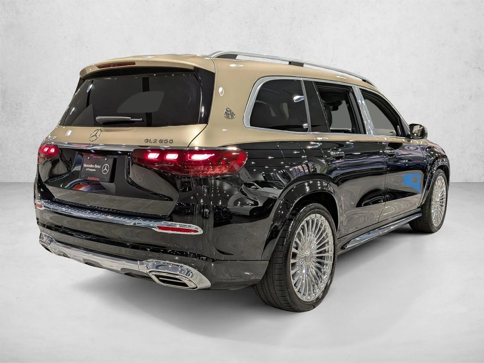 Used 2024 Obsidian Black Metallic Mercedes-Benz Maybach GLS 600 image 5