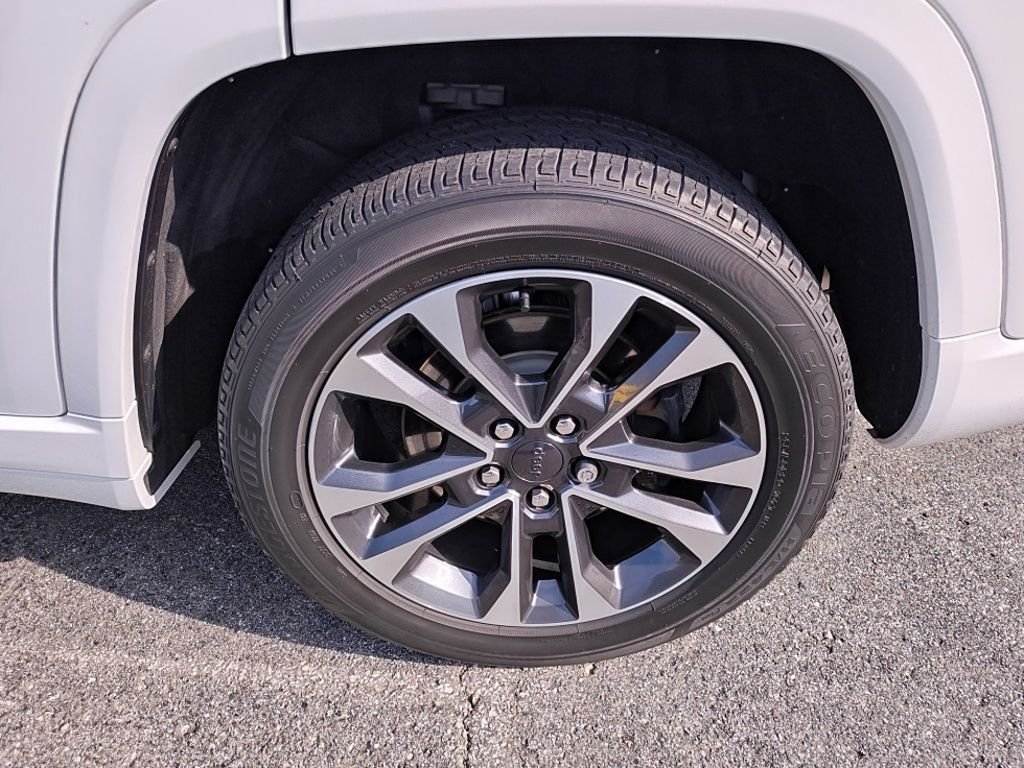 Used 2023 White Jeep Overland image 4