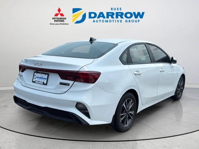 Used 2023 White Kia LXS image 5