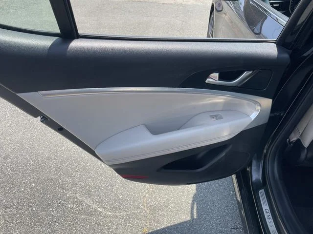 2023 GENESIS G70 Standard - Photo 18