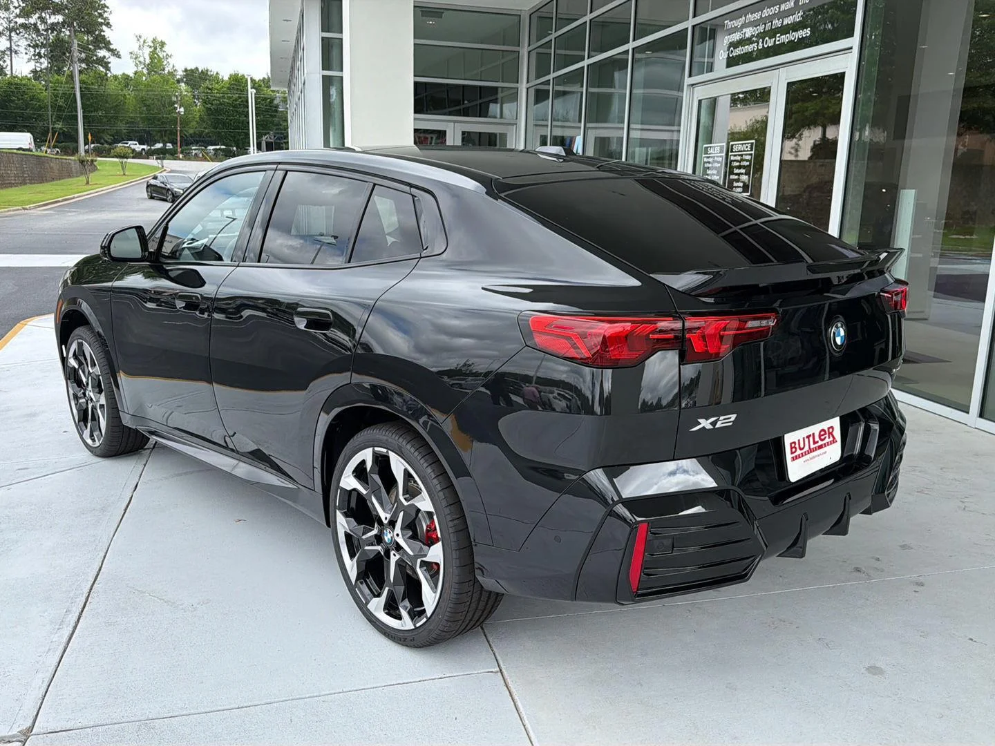 New 2026 Black Sapphire Metallic BMW xDrive28i image 4