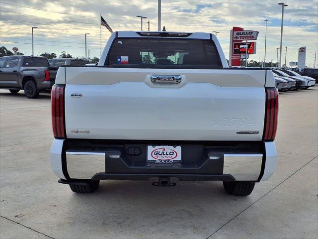 Certified Used 2025 WIND CHILL PEARL Toyota  image 7