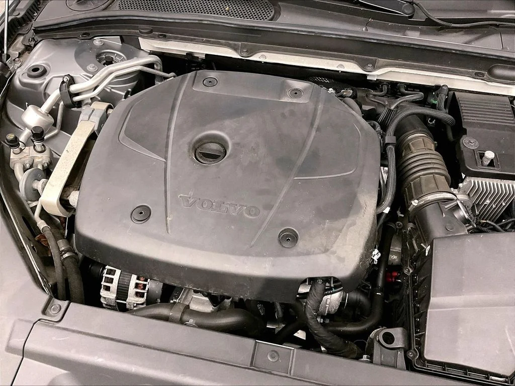Used 2019 Gray Volvo T6 Momentum image 38