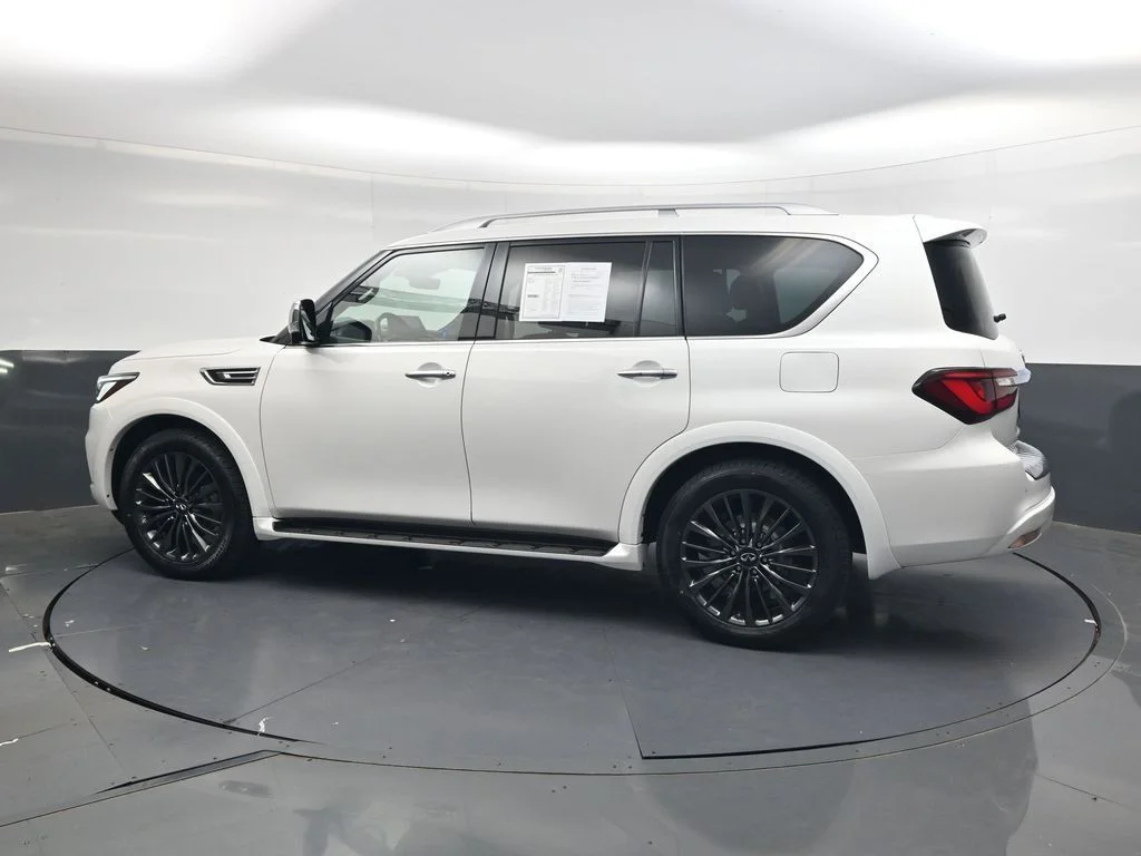 Used 2023 White INFINITI Sensory image 8