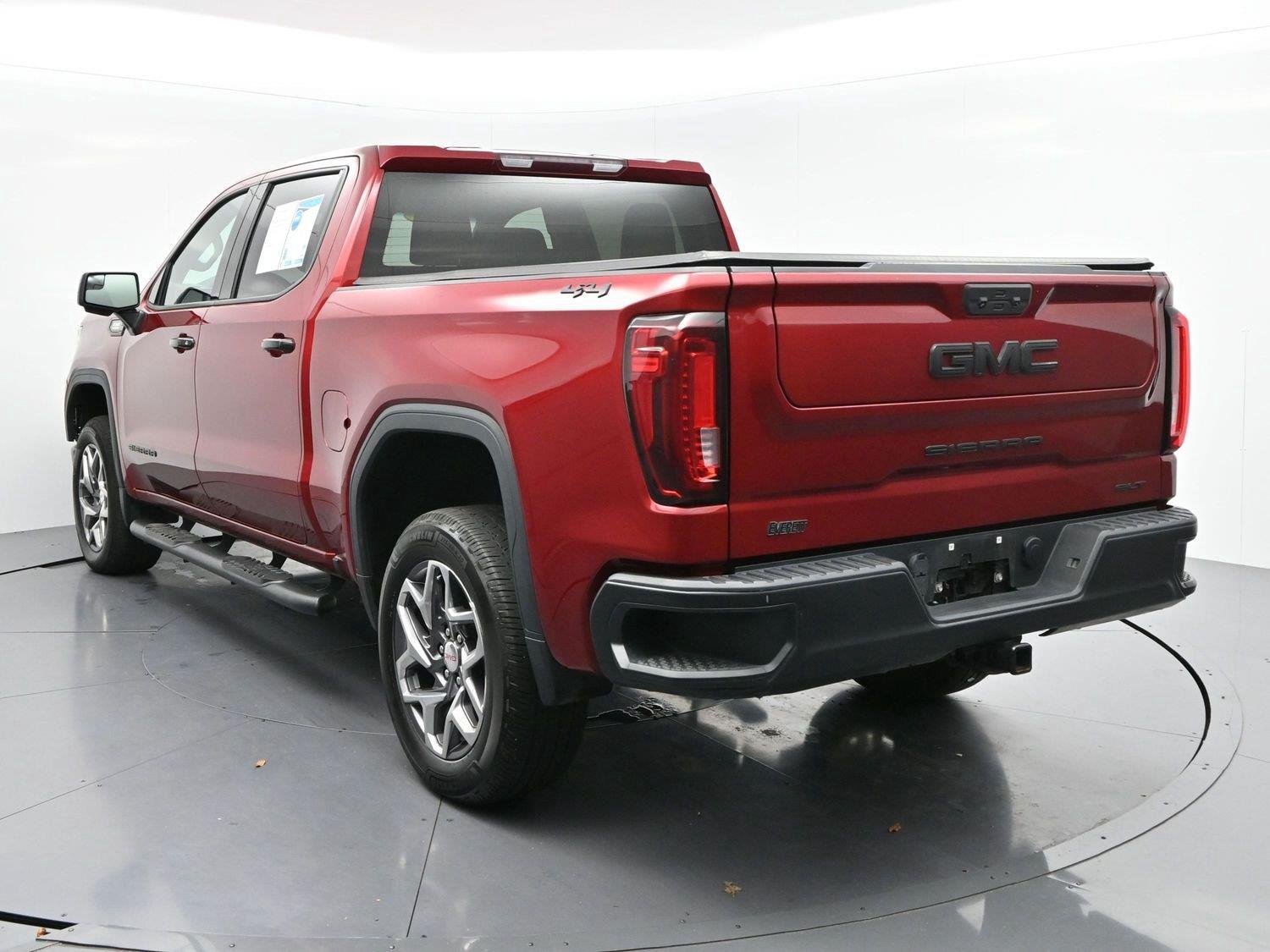 Used 2022 CAYENNE RED TINTCOAT GMC SLT image 5