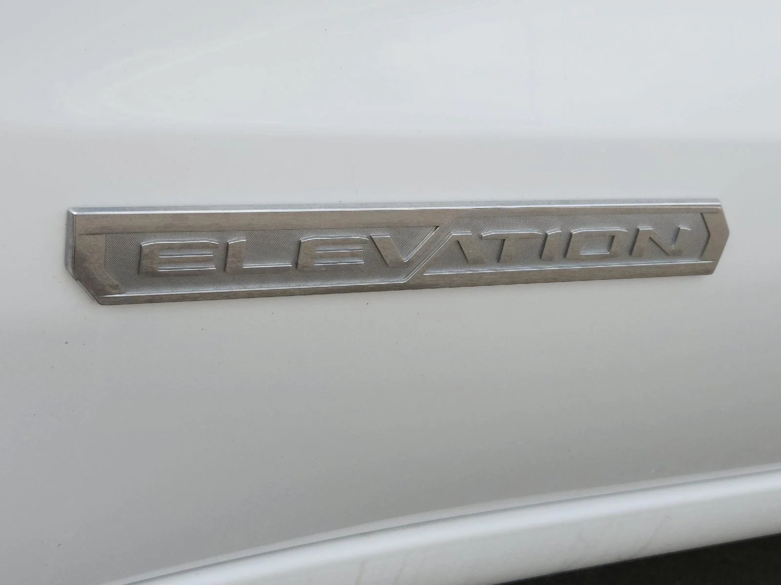 Used 2021 Summit White GMC Elevation image 10