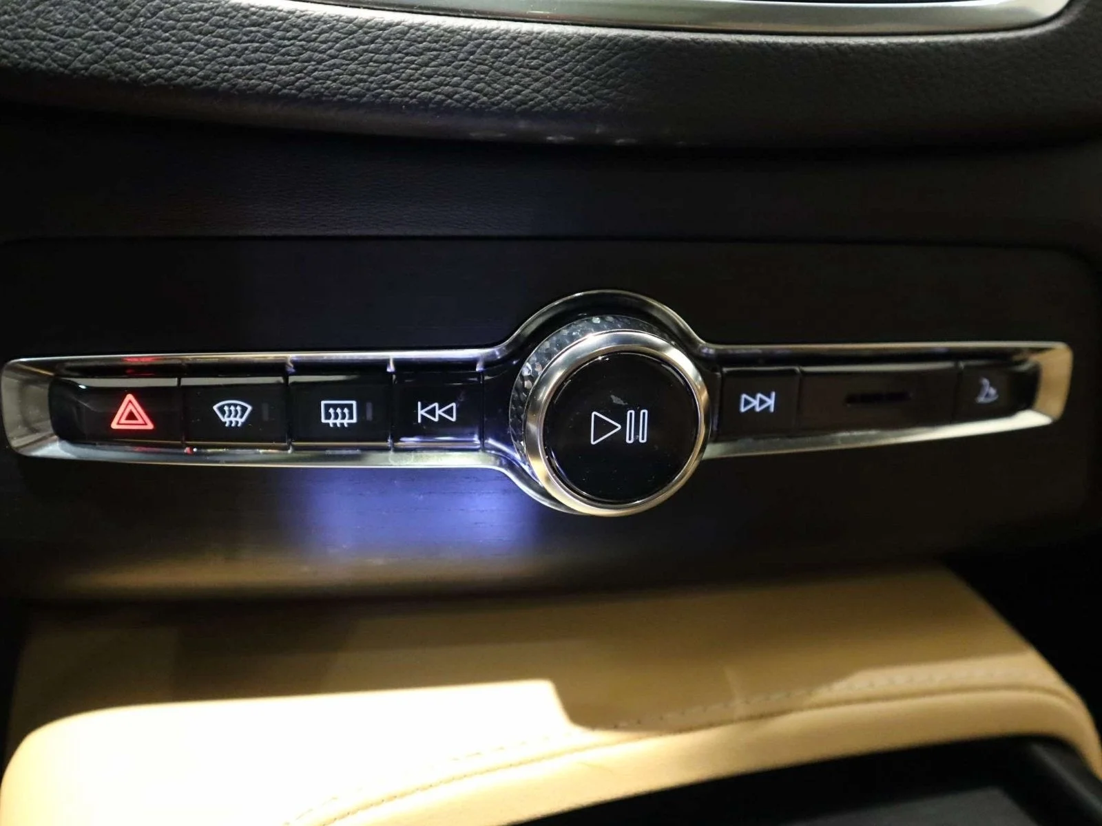 Used 2024 Silver Volvo Ultimate Bright Theme image 37