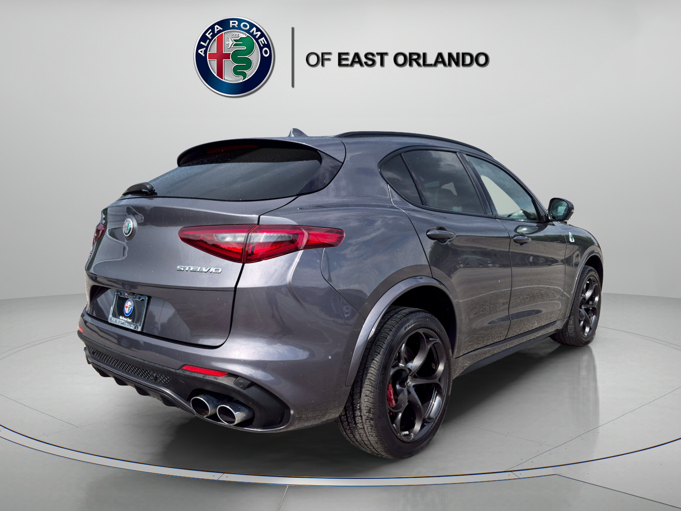 Used 2022 Vesuvio Gray Metallic Alfa Romeo Quadrifoglio image 7
