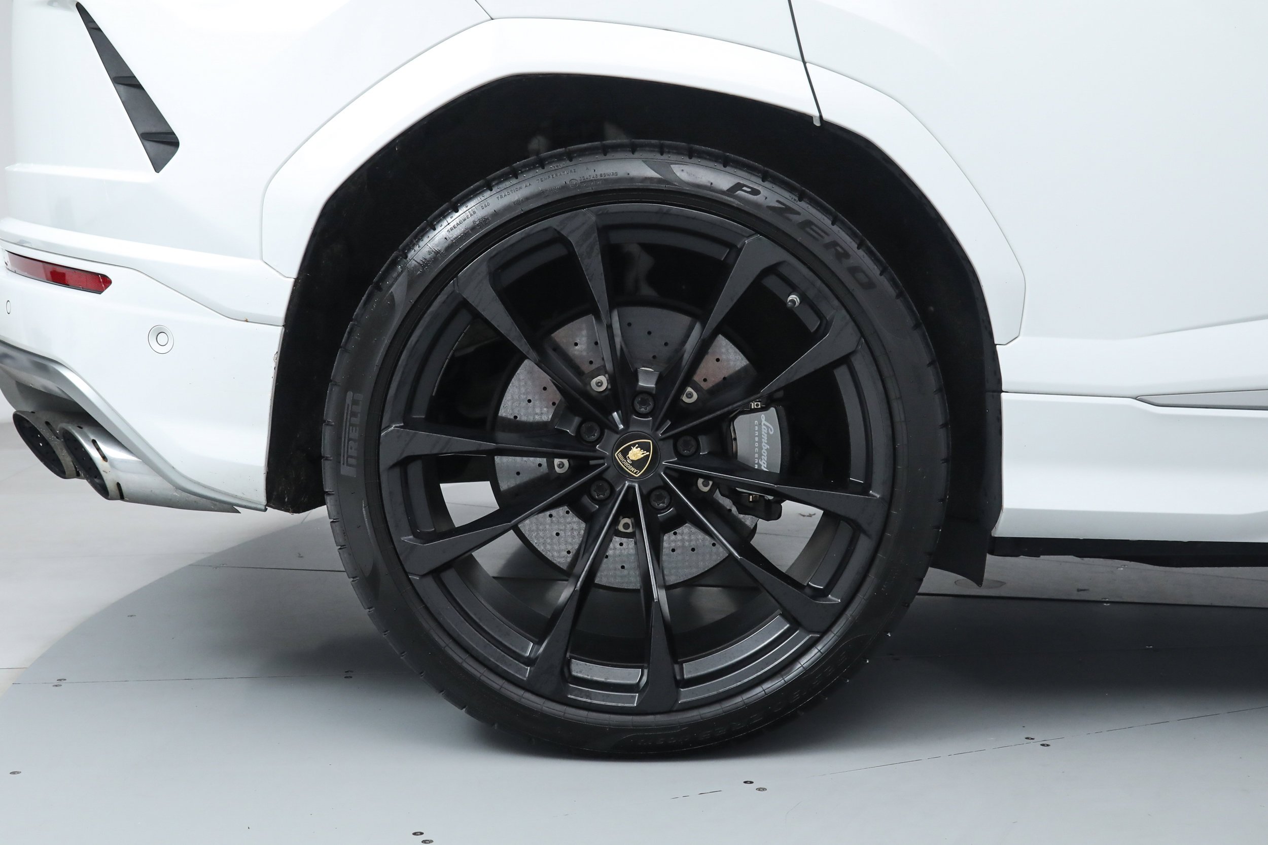 Used 2020 White Lamborghini  image 31