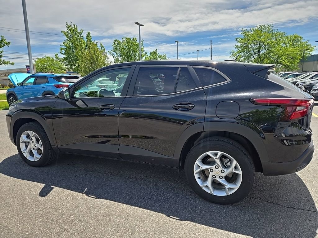 Used 2025 Mosaic Black Metallic Chevrolet LS image 4