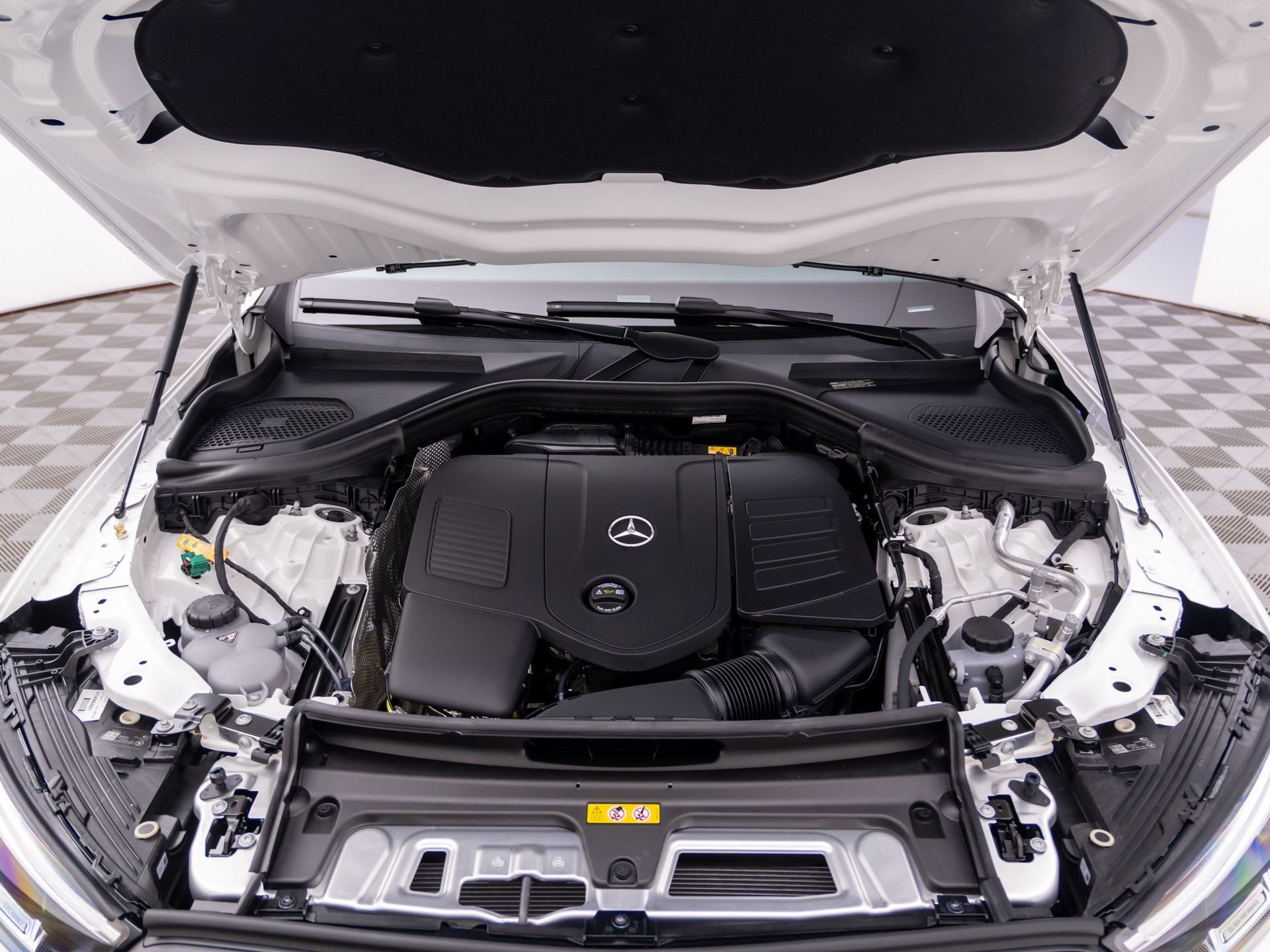New 2027 Polar White Mercedes-Benz GLC 350e image 35
