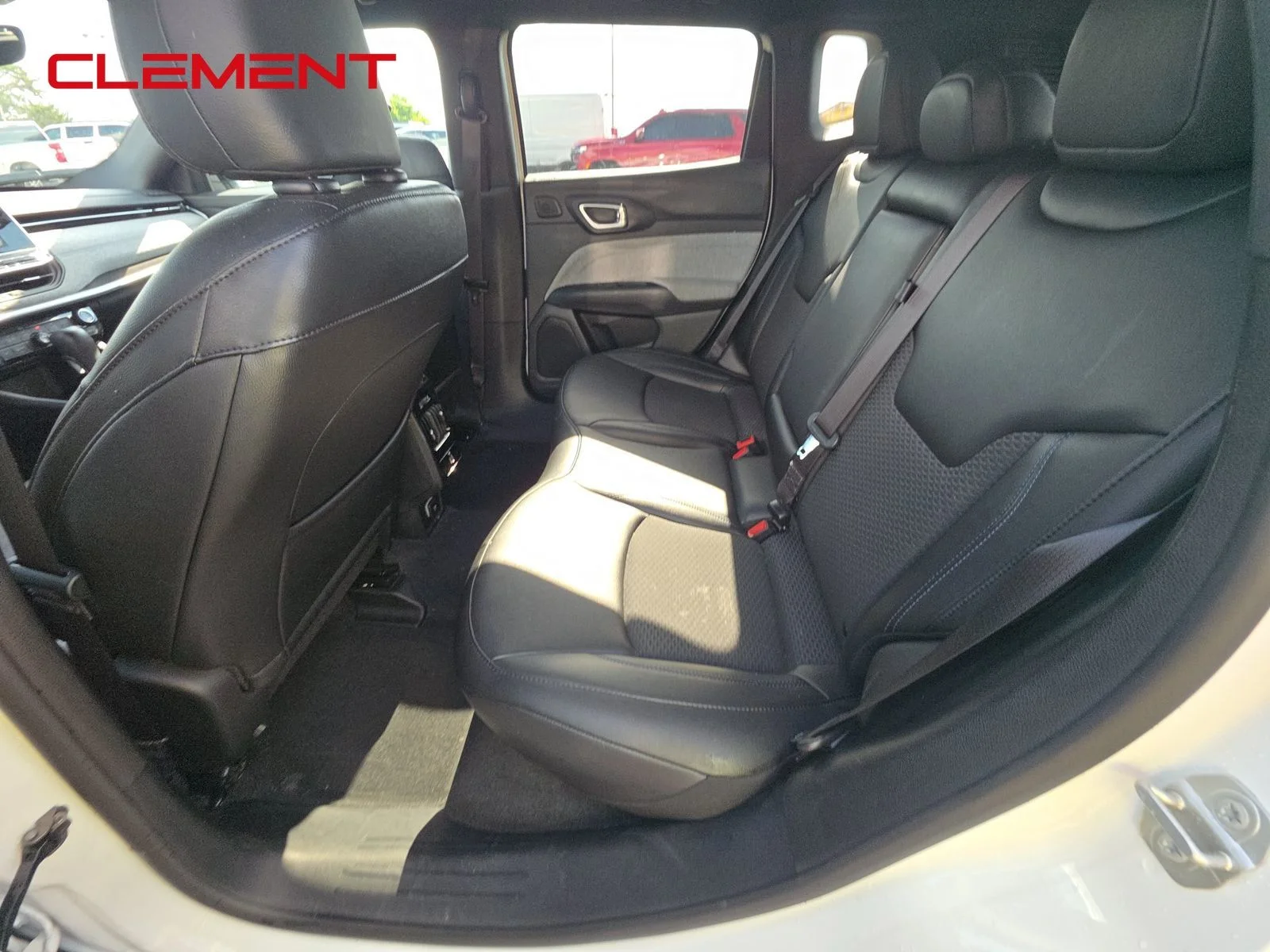 Used 2025 White Jeep Latitude image 4