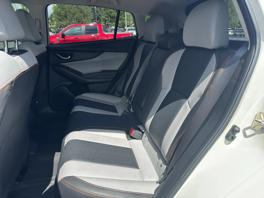 Used 2019 Crystal White Pearl Subaru Limited image 9