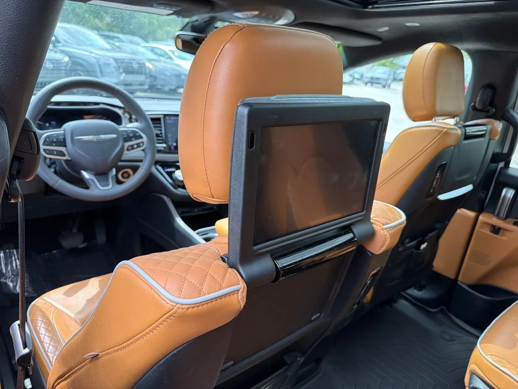 2023 Chrysler Pacifica Hybrid Pinnacle - Photo 35