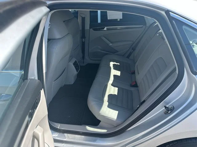 Used 2017 Silver Volkswagen SEL Premium image 24