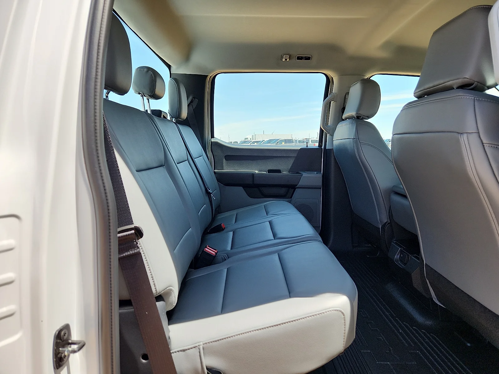 New 2026 Oxford White Ford F-450® XL image 19