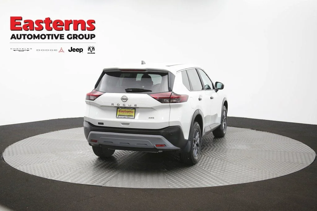 Used 2023 White Nissan S image 41