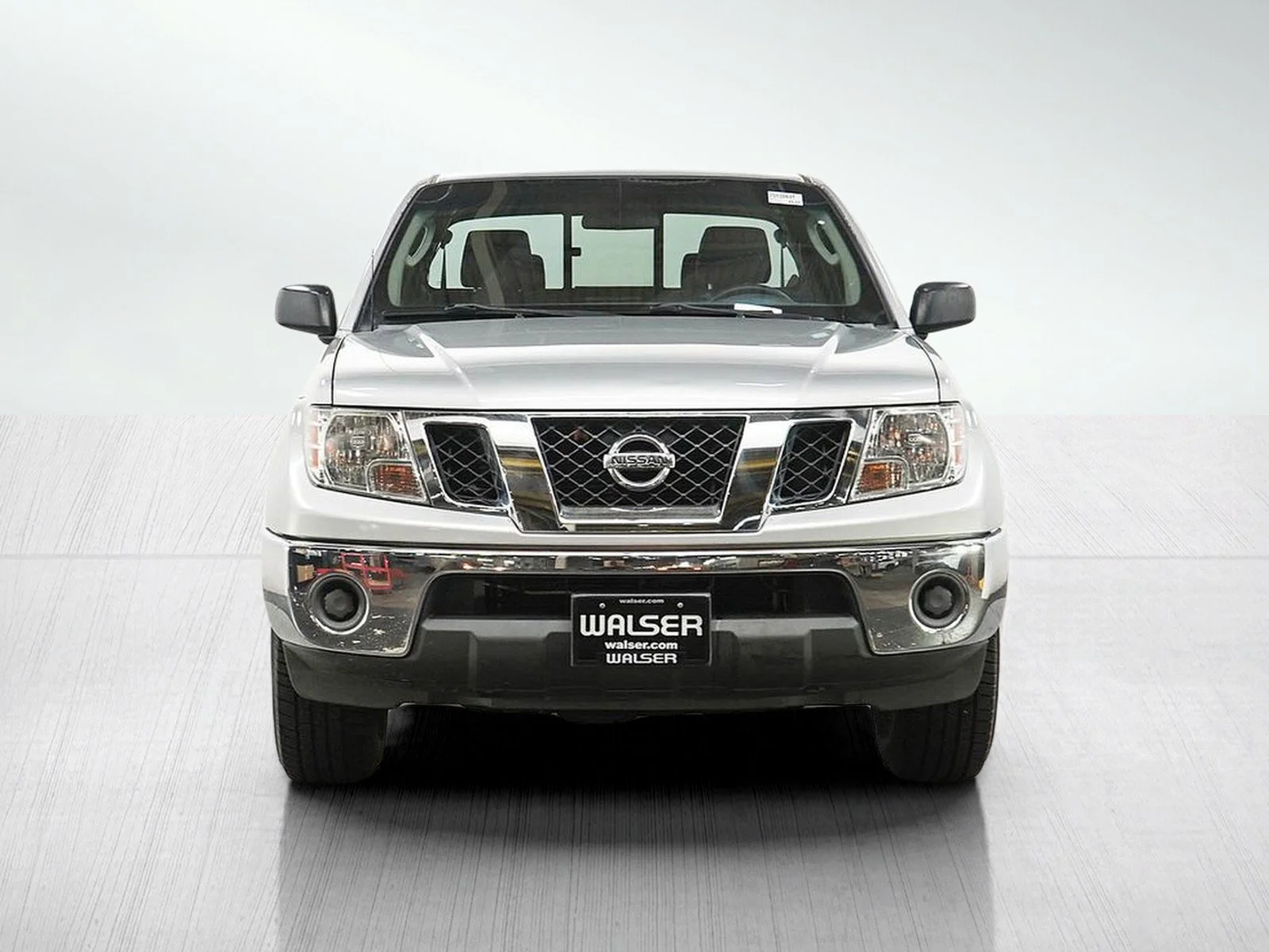 Used 2009 Silver Lightning Metallic Nissan SE image 9