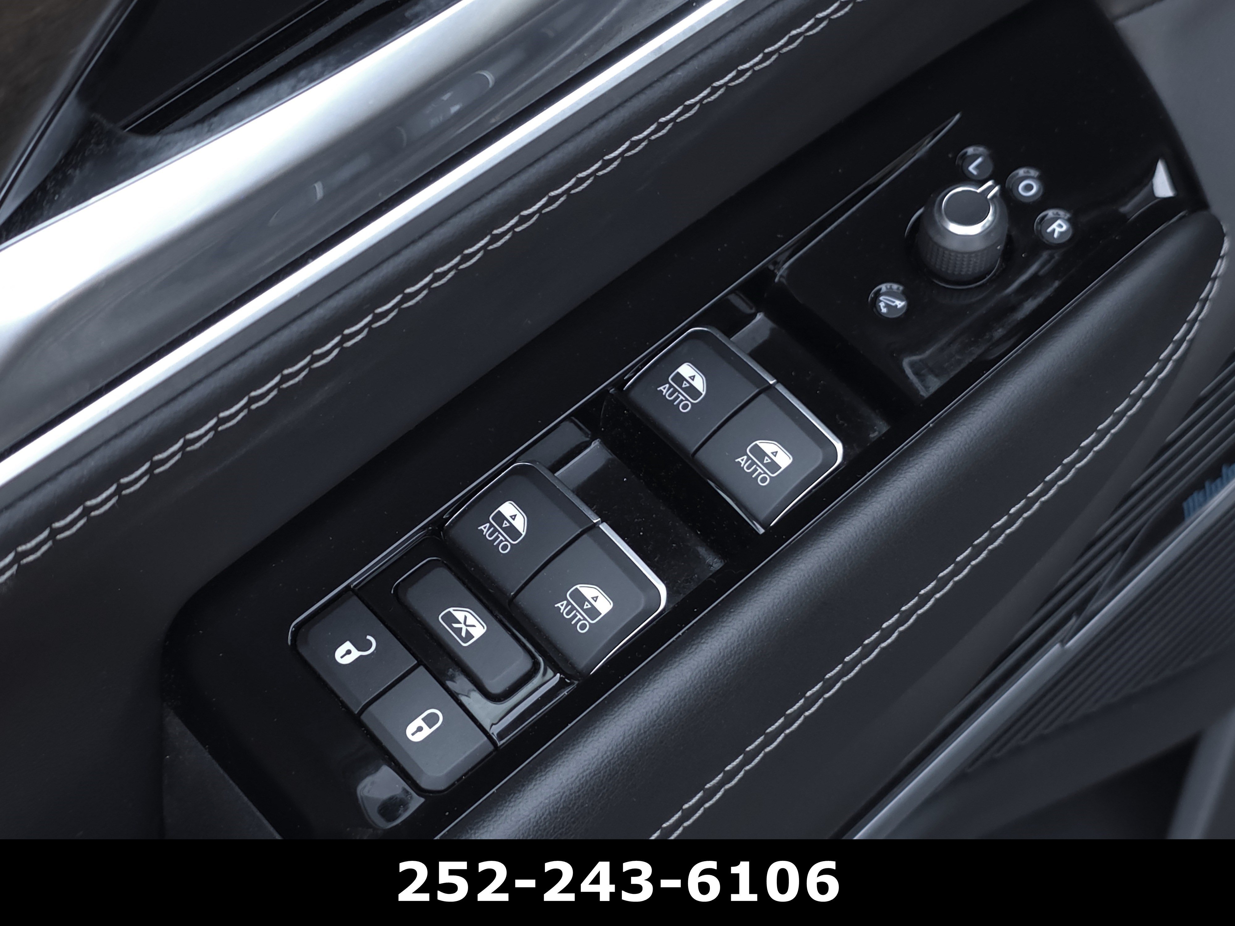 Used 2022 Diamond Black Crystal Pearlcoat Jeep Series II image 41